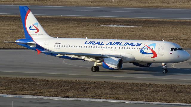 VP-BMF:Airbus A320-200:Уральские авиалинии